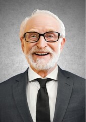 11 グレースーツと黒ネクタイ