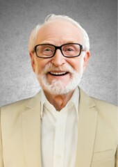 12 ベージュスーツと白シャツ