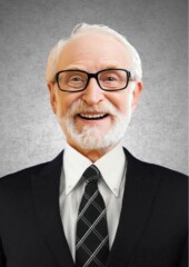 3 黒スーツと黒チェックネクタイ