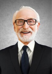 5 黒スーツと紺色ネクタイ