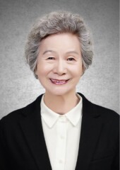 14 黒ジャケットと白シャツ