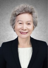 15 紺色ジャケットと白セーター