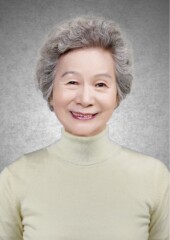 35 白タートルネックセーター